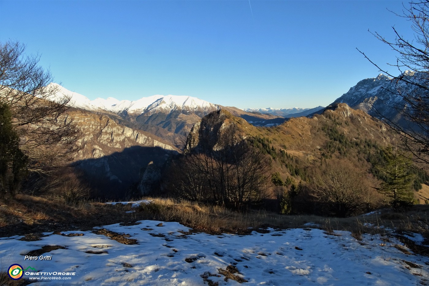 63 Rientro allo spiazzo d'ingresso alla cresta di vetta Vaccareggio.JPG